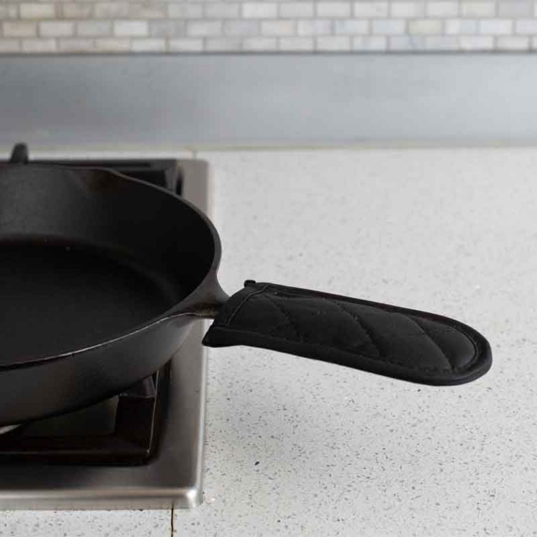 Lodge Max Temp Hot Handle Holder - Black