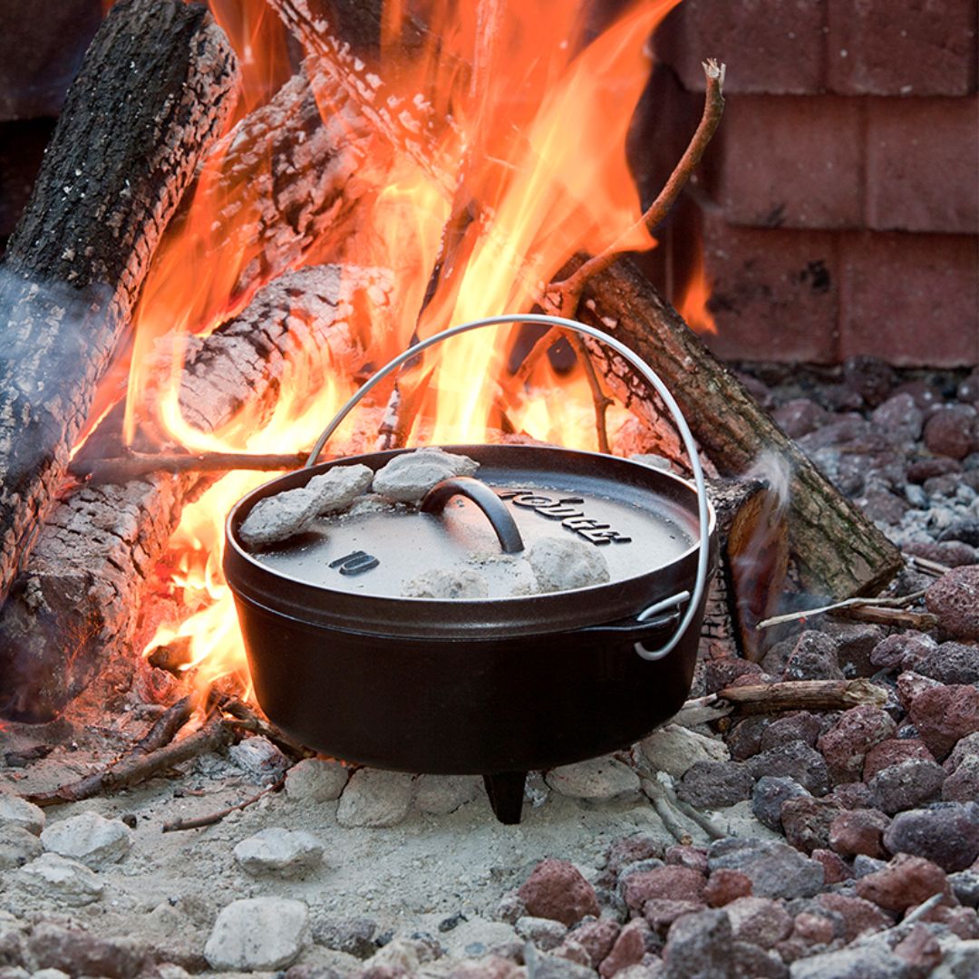 Lodge 10 Inch / 4 Quart Cast Iron Camp Dutch Oven