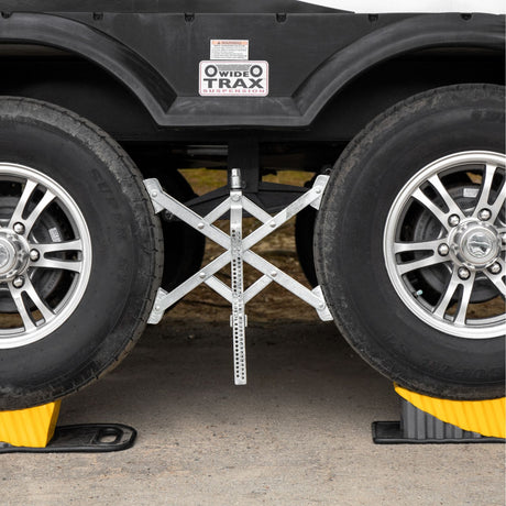 Camco Eaz-Lift RV 18-Inch Wheel Stop
