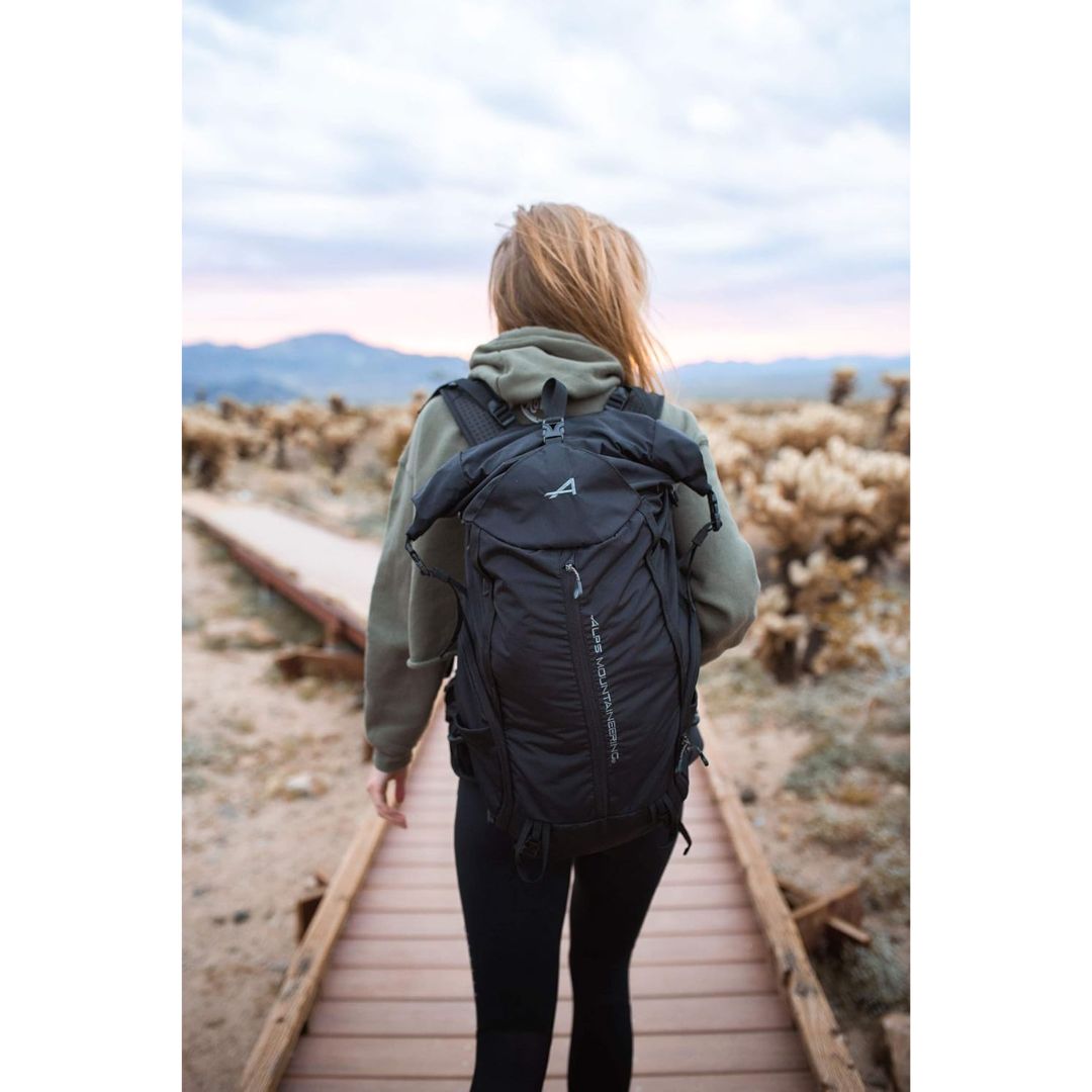 Alps Mountaineering Tour 40L Backpack