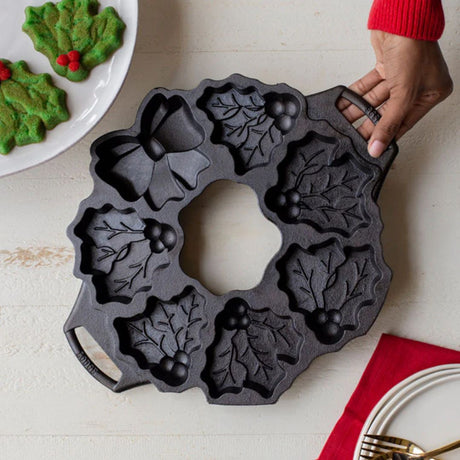 Lodge  Seasoned Cast Iron Holiday Wreath Pan