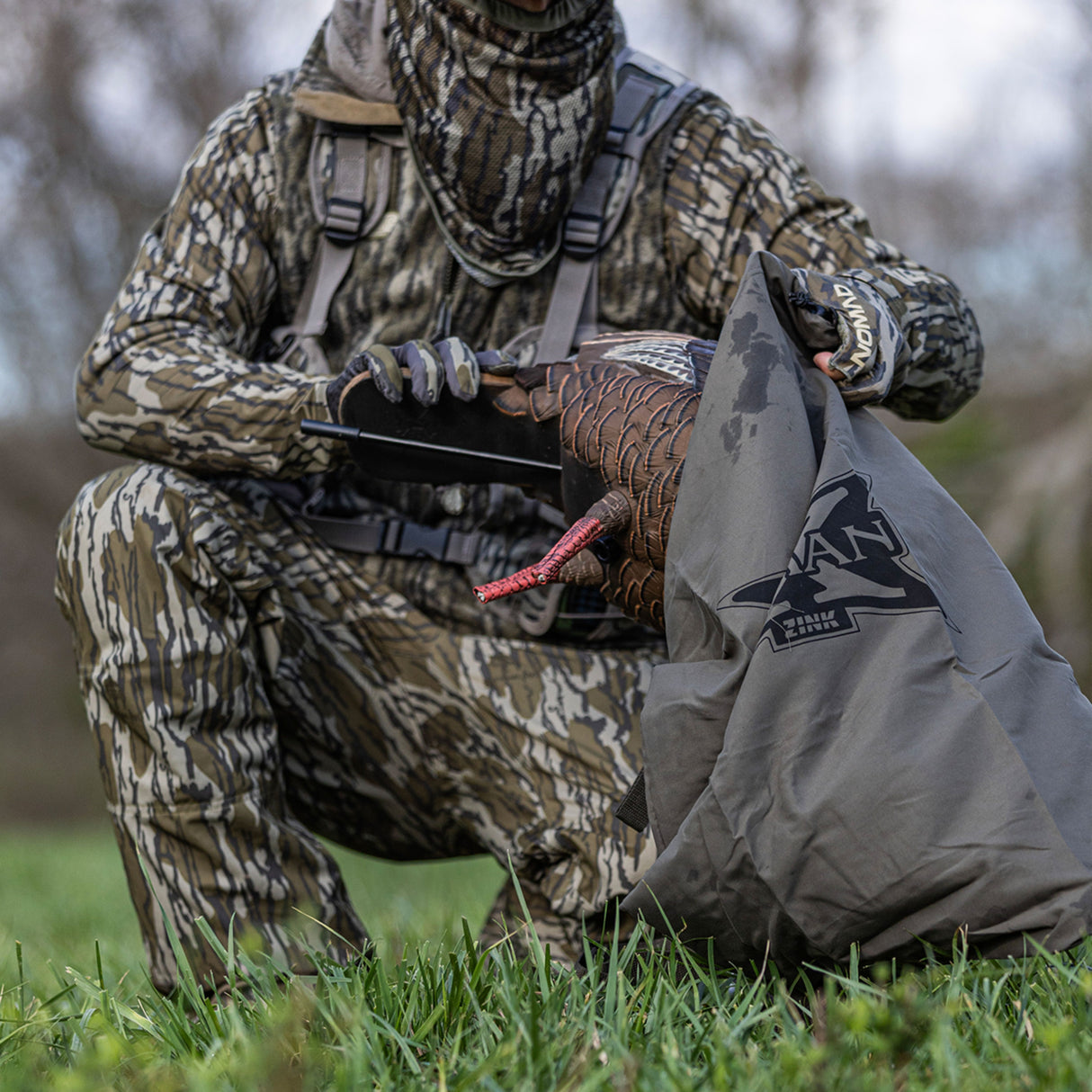 Avian-X HDR Feeding Hen Decoy