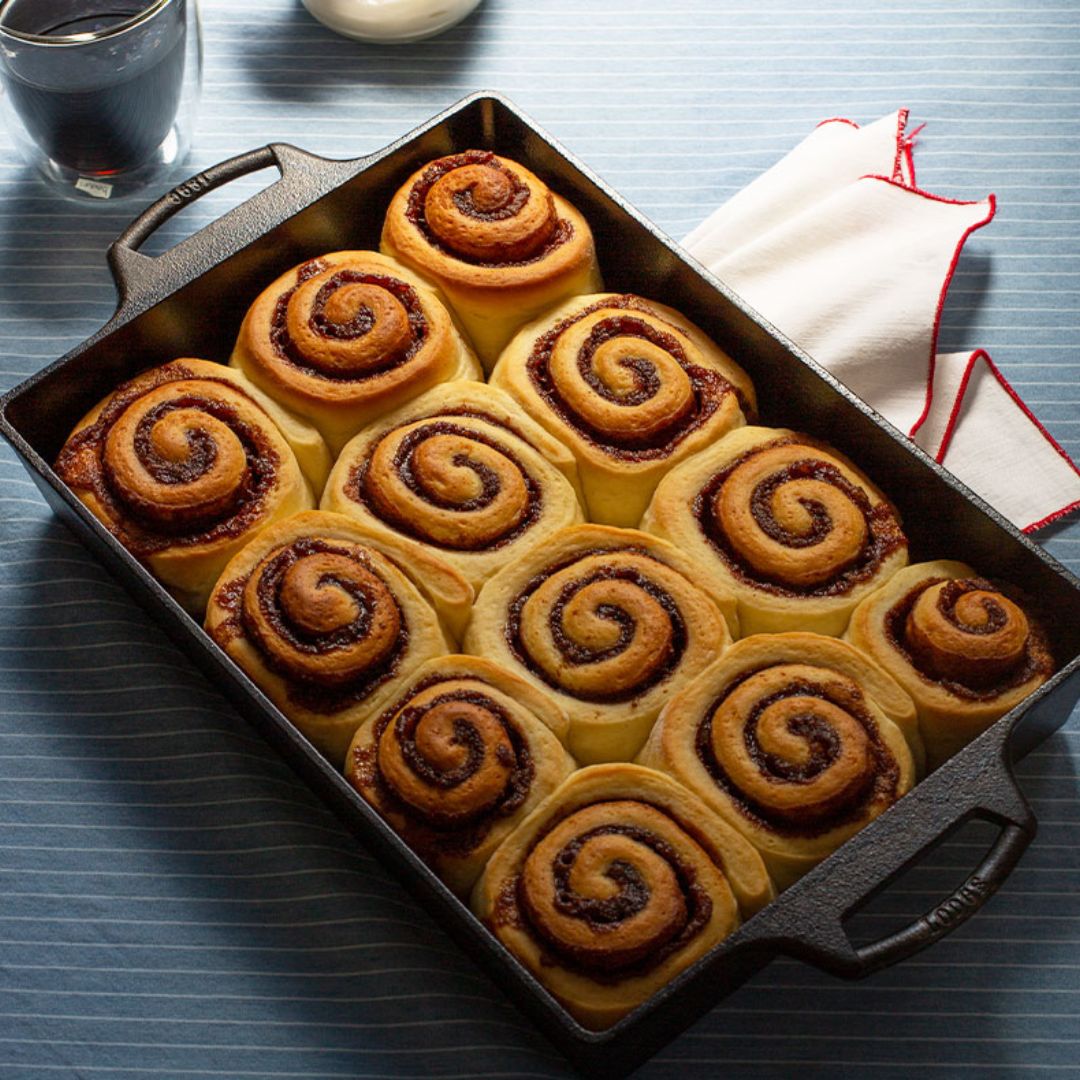 Lodge 9 Inch x13 Inch Cast Iron Casserole