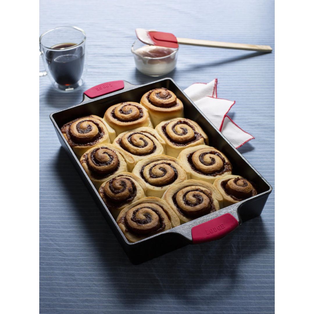 Lodge 9 Inch x 13 Inch Casserole w/Silicone Grips